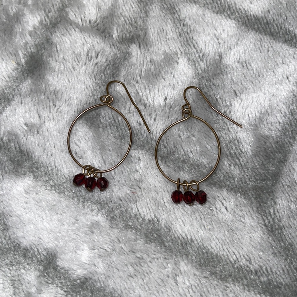 Red/gold hoops